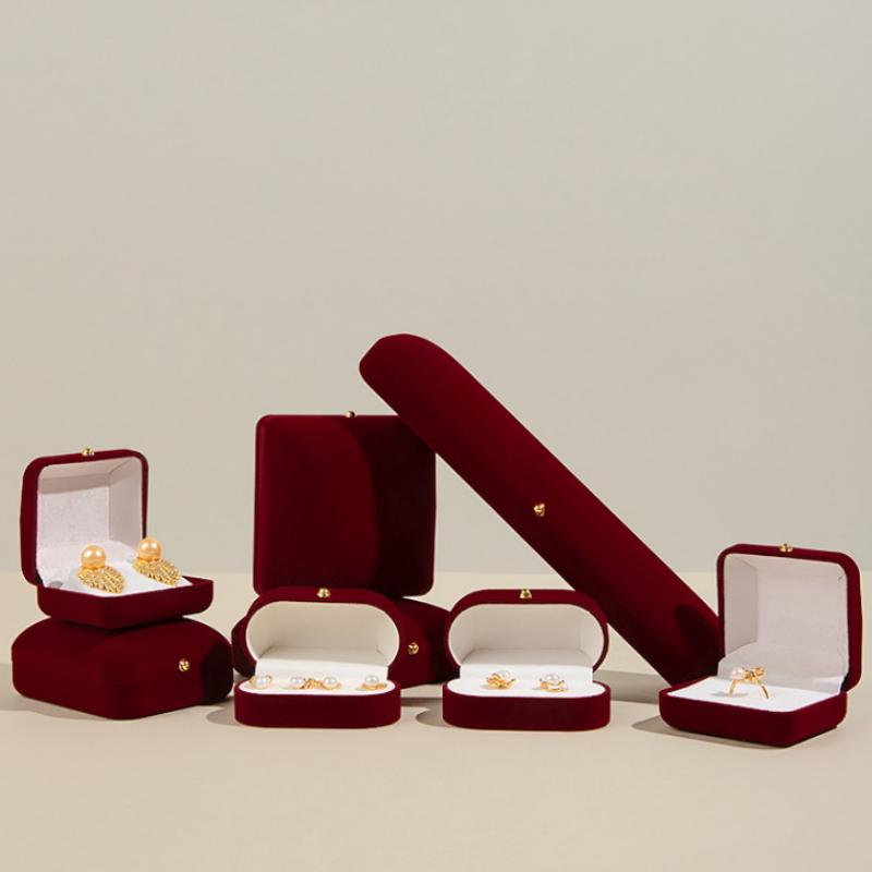 صندوق مجوهرات جديد بمشبك ذهبي  - مراجعة Bar Cart Gold وسعره